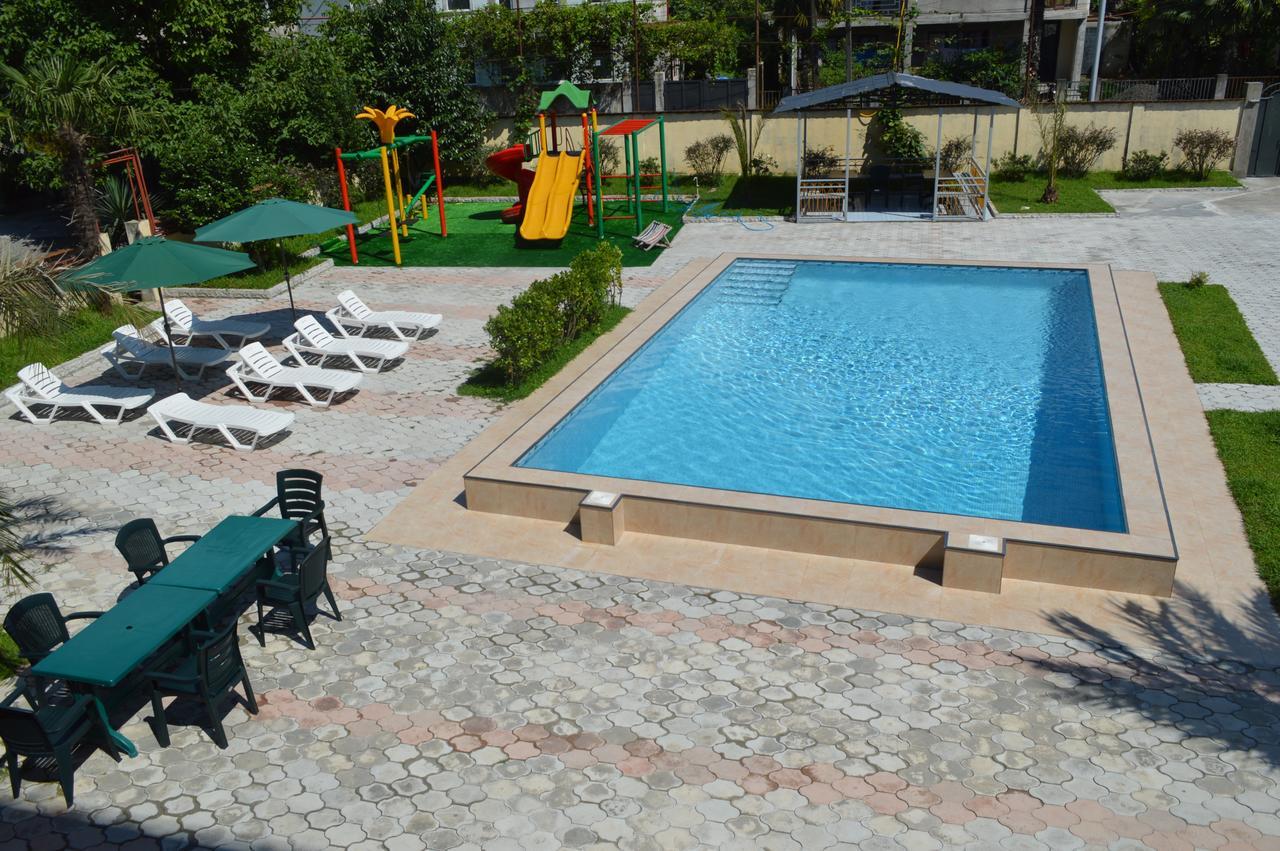 Hotel Buta Batumi Exterior photo